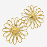 Boucles Chloé, marguerite aux pétales ajourés et cœur martelé, acier inoxydable doré
