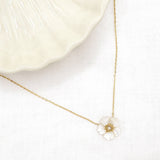 Collier Ocean, fleur nacrée sertie d'un cristal, acier inoxydable doré