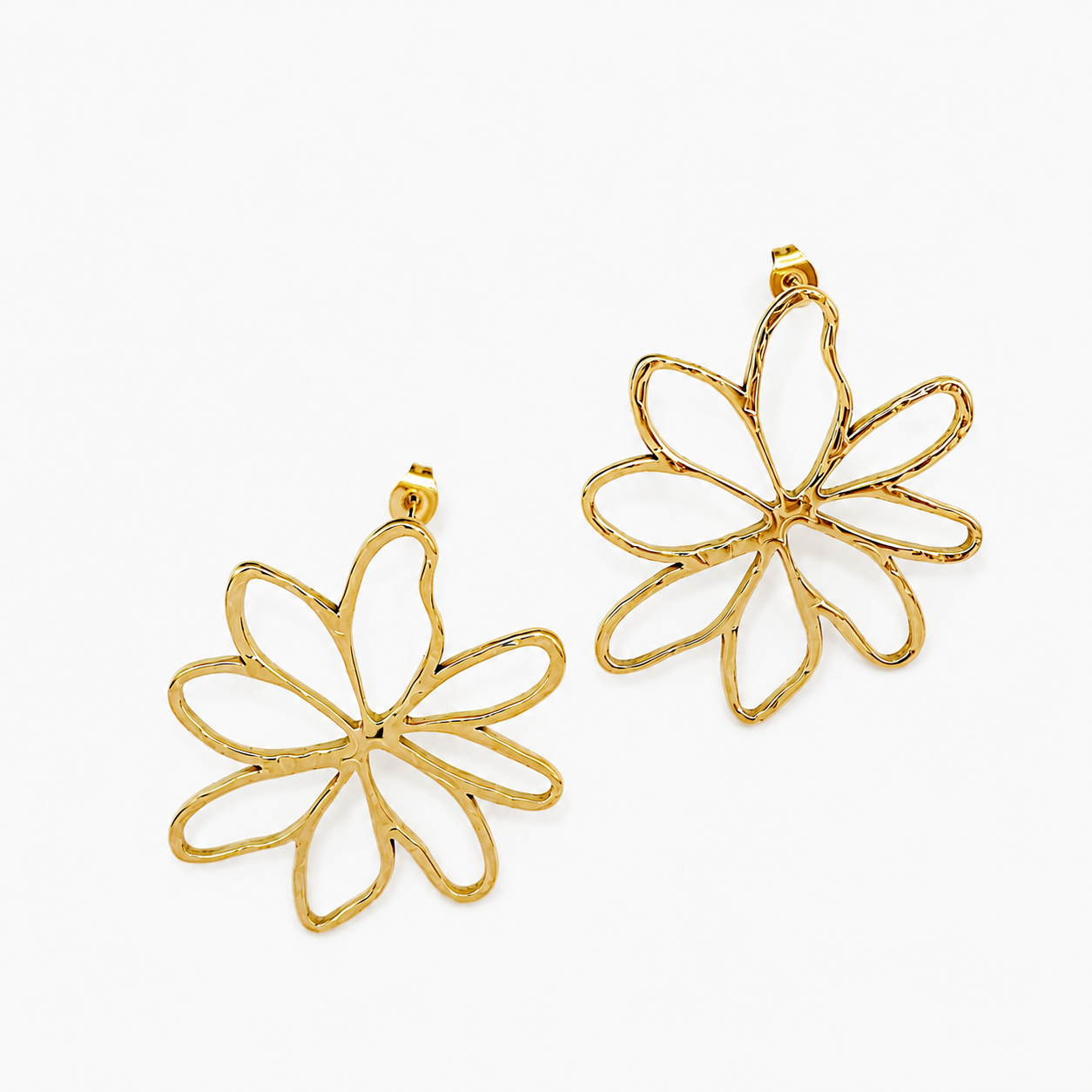 Boucles Eventid, fleur ajourée à sept pétales, acier inoxydable doré