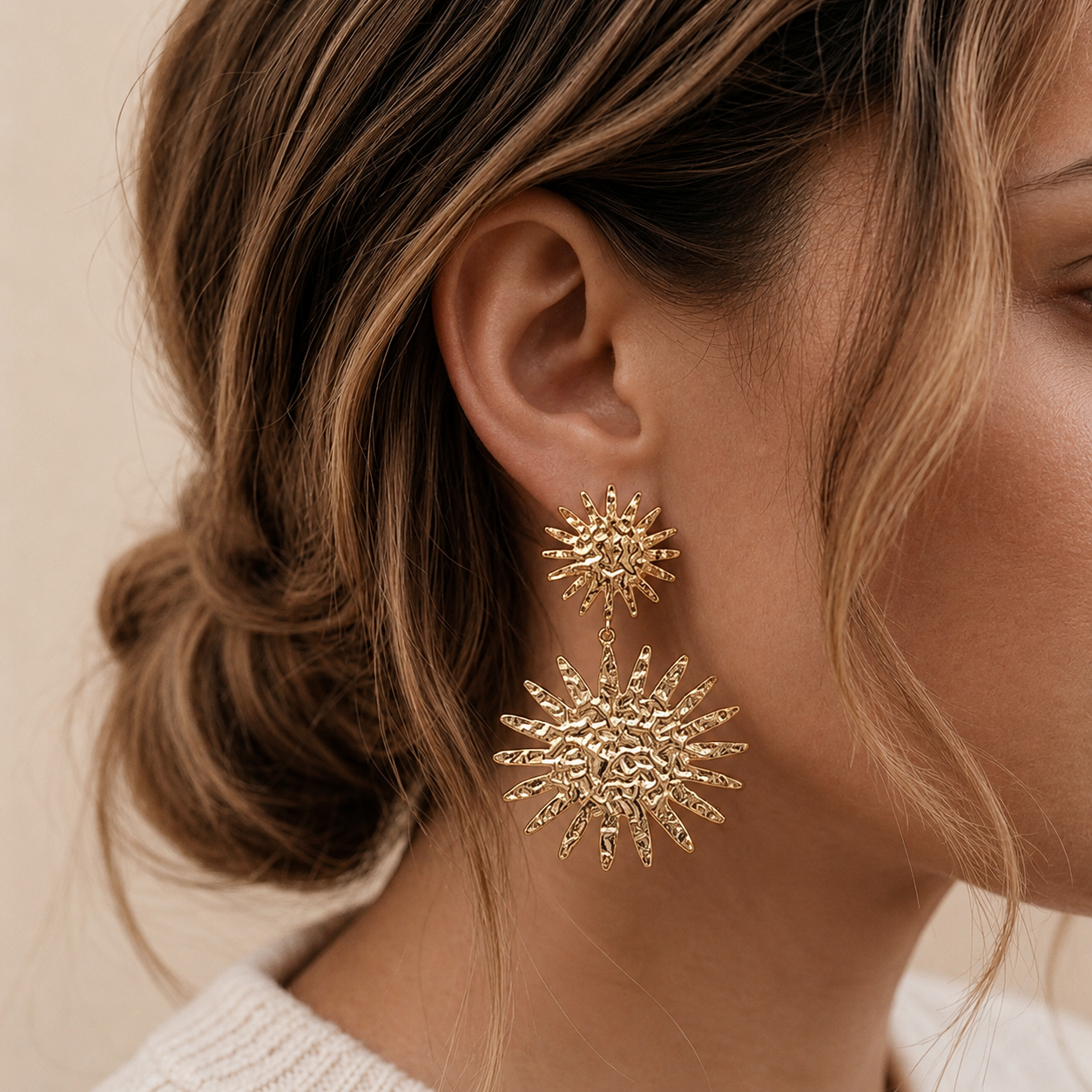 Boucles Arezzo, double soleil martelé, acier inoxydable doré