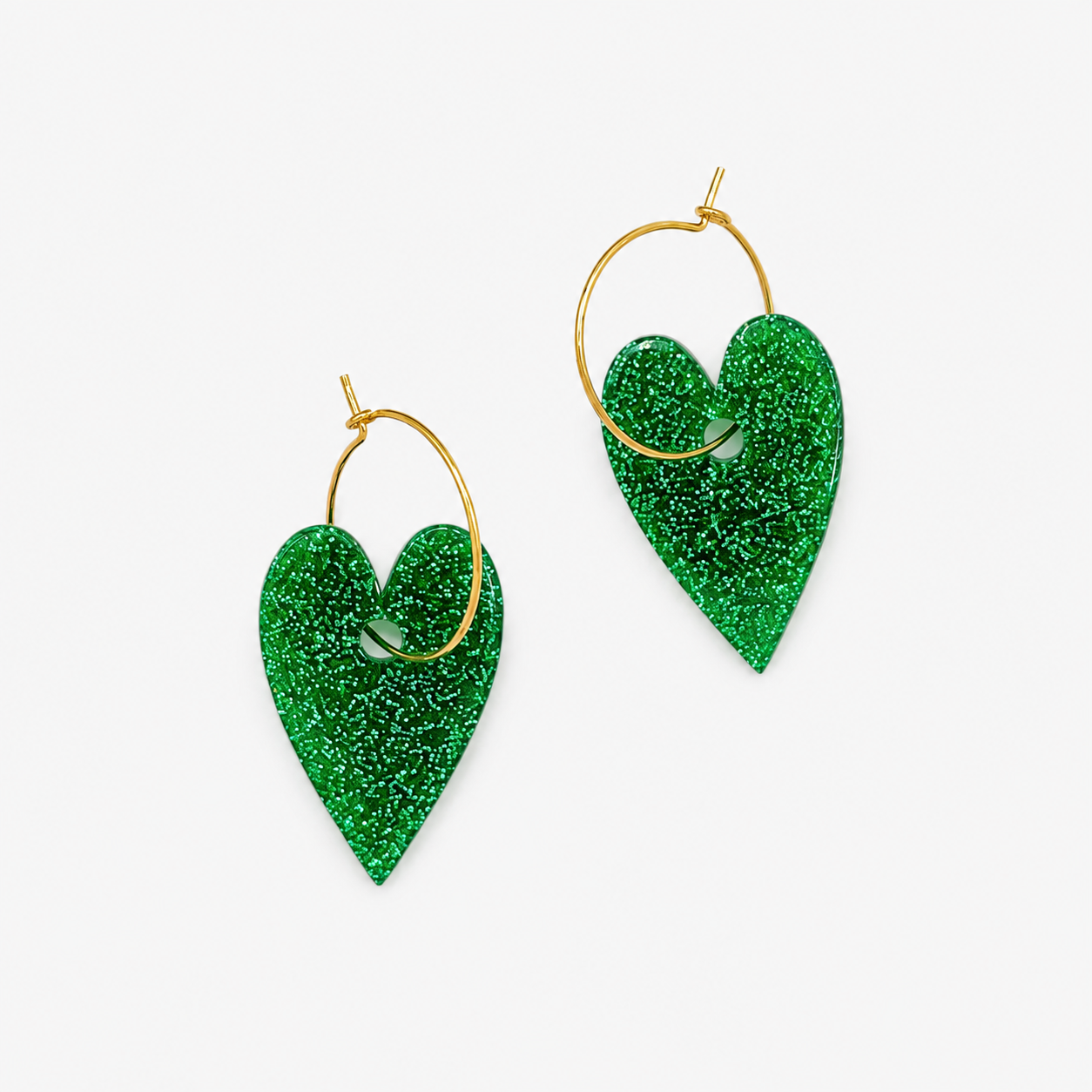 Boucles Sienna, créole fine et cœur en résine pailletée, acier inoxydable doré