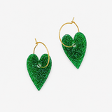 Boucles Sienna, créole fine et cœur en résine pailletée, acier inoxydable doré