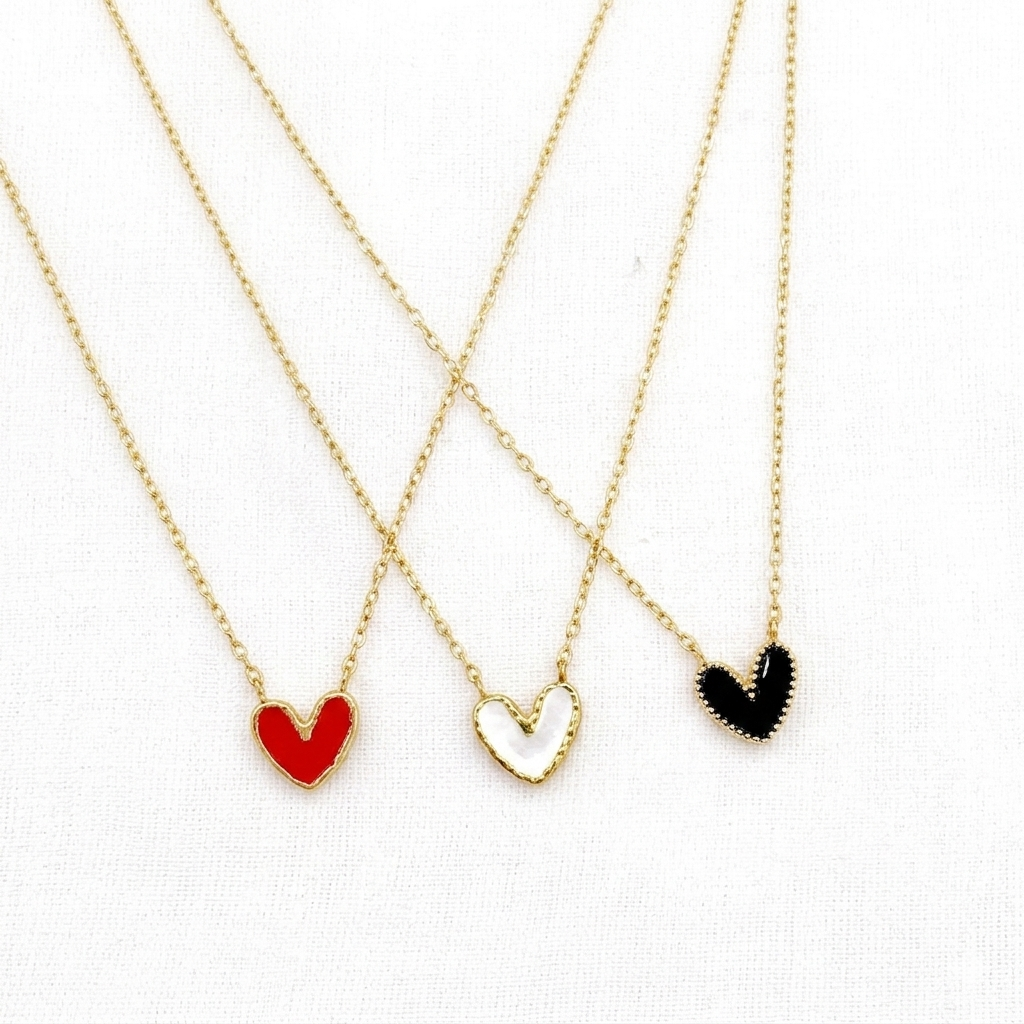 Collier Neroli, petit cœur en émail, acier inoxydable doré