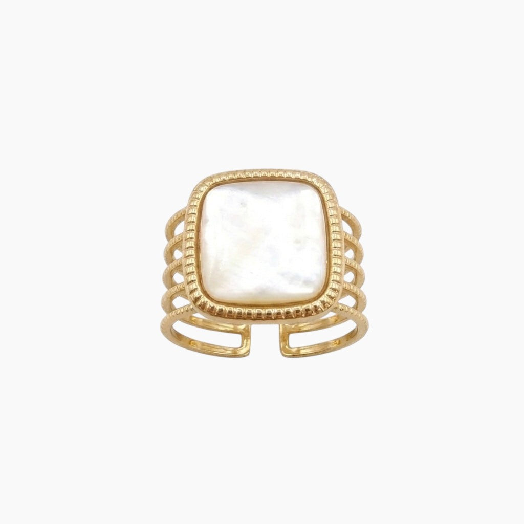 Bague Lyssora, cinq anneaux martelés et pierre nacrée blanche, acier inoxydable doré