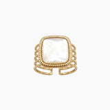 Bague Lyssora, cinq anneaux martelés et pierre nacrée blanche, acier inoxydable doré