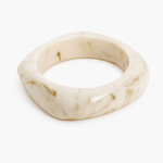 Bracelet Vellia, jonc en résine marbrée ivoire à angles adoucis