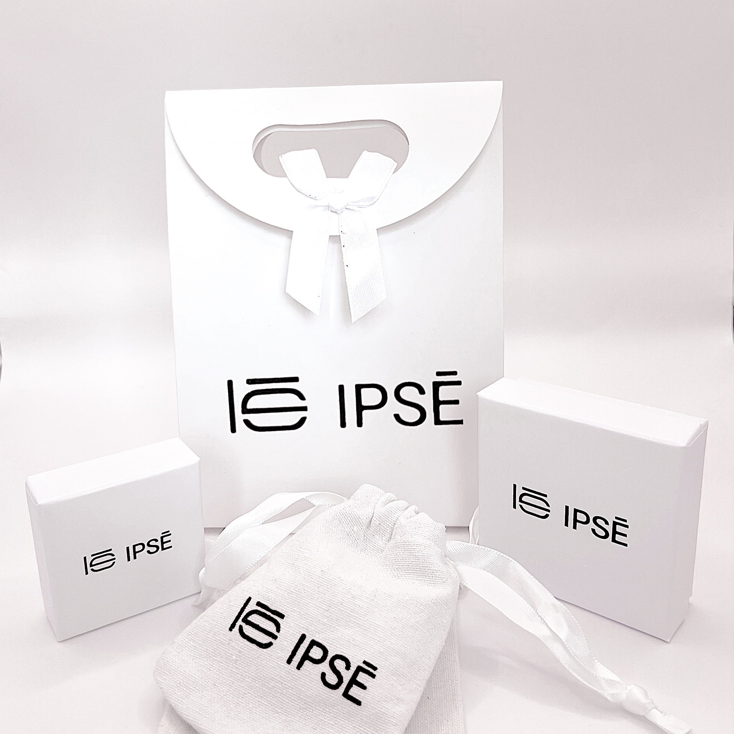 Packaging Ipsé : sac cadeau, écrins et pochette en coton frappés du logo Ipsé