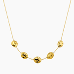 Collier Ischia, chaîne fine ornée de pastilles martelées, acier inoxydable doré