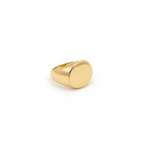 Bague Velvet, forme chevalière au plateau lisse et bombé, acier inoxydable doré
