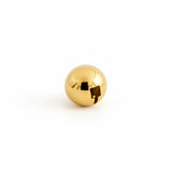 Bague Viktor Ipsē en acier inoxydable doré, forme bombée brillante et design minimaliste