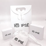 Packaging Ipsē avec sac cadeau blanc, boîtes et pochon en tissu logotés pour bijoux minimalistes